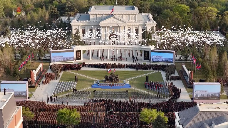 4月26日，朝鲜举行海外军事作战功勋纪念馆竣工典礼和阵亡人员安葬仪式