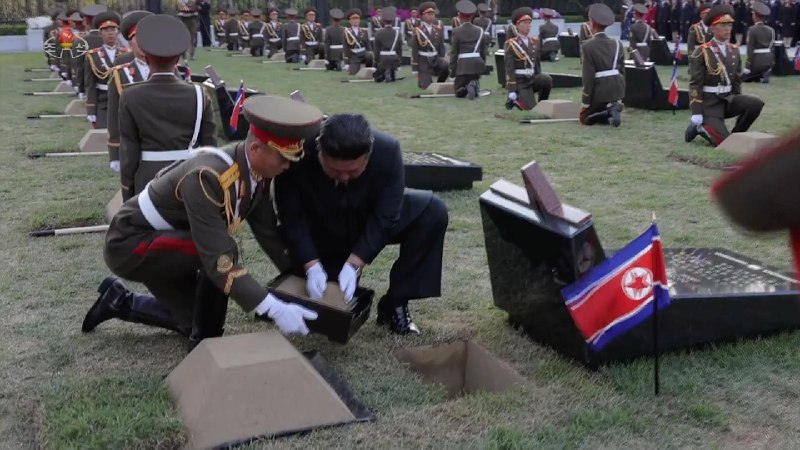 4月26日，朝鲜举行海外军事作战功勋纪念馆竣工典礼和阵亡人员安葬仪式