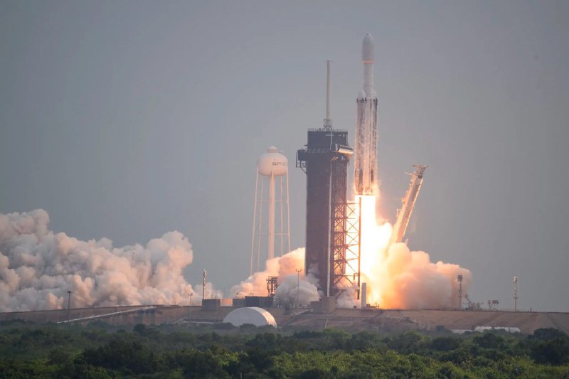 美国航天局“灵神星”号探测器13日发射升空，启程探索金属小行星灵神星