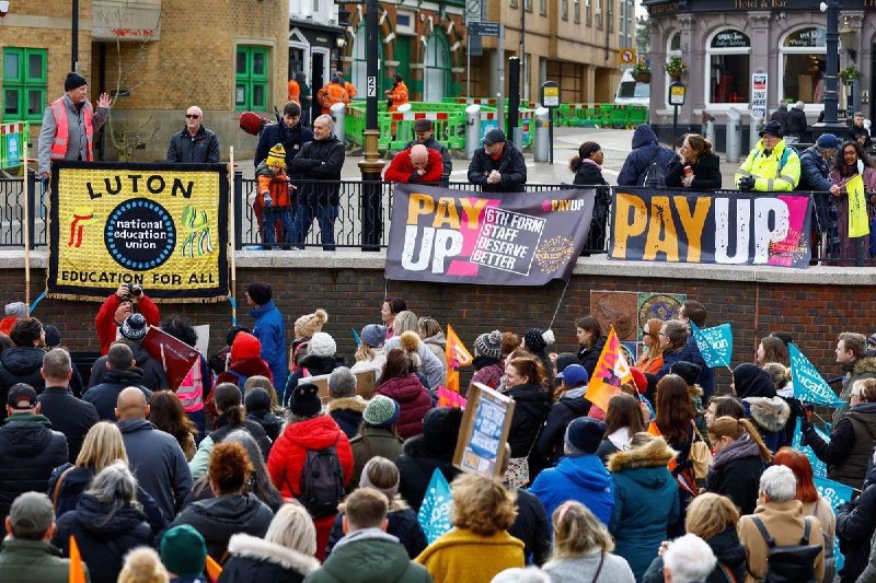 英国2月1日发生以教师群体为主，名为“罢工周三”的大规模罢工
