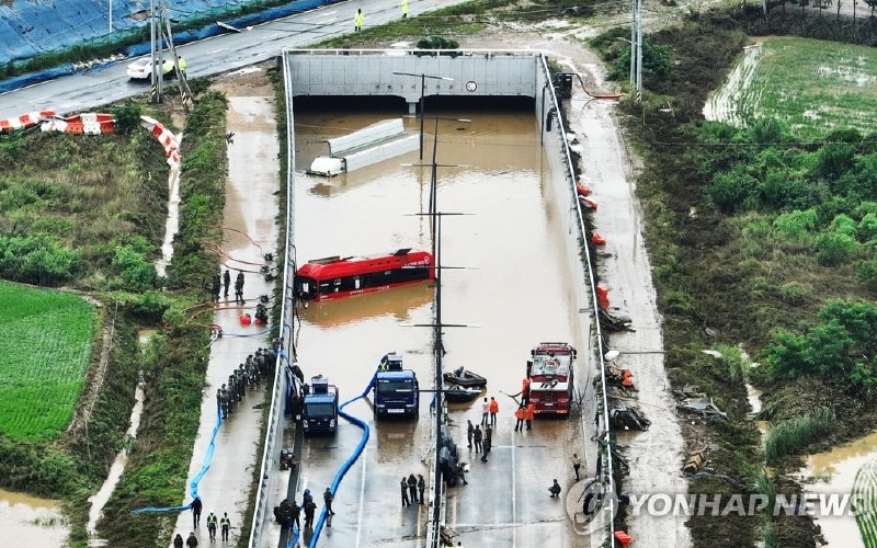 截至16日11时，韩国连续四天的暴雨已致35人死亡、10人失踪