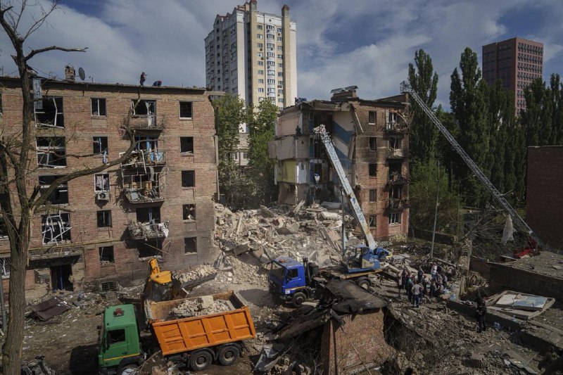 俄罗斯8日对乌克兰基辅、第聂伯罗彼得罗夫斯克、波克罗夫斯克等地的袭击已造成至少41名平民死亡、170人受伤