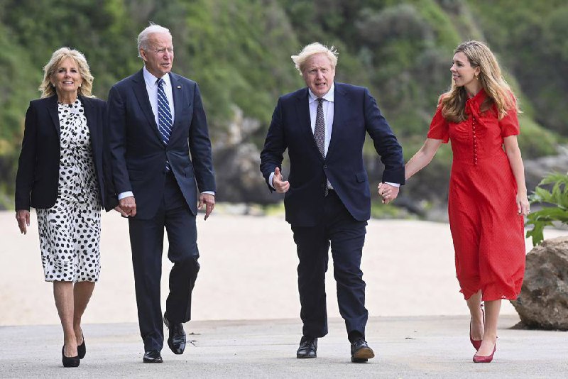 英国政府10日说，英国首相约翰逊与美国总统拜登当天在英国康沃尔郡举行会晤，并签署旨在巩固两国特殊关系的合作宣言