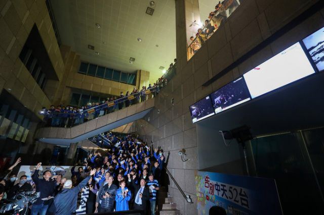 成立26年的中天新闻台11日午夜过后，正式从有线电视下架