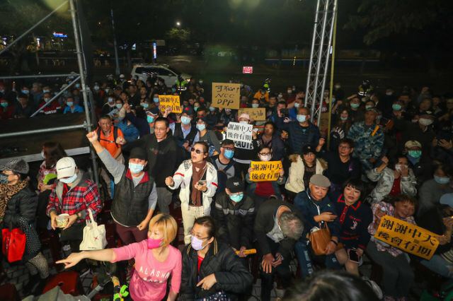 成立26年的中天新闻台11日午夜过后，正式从有线电视下架