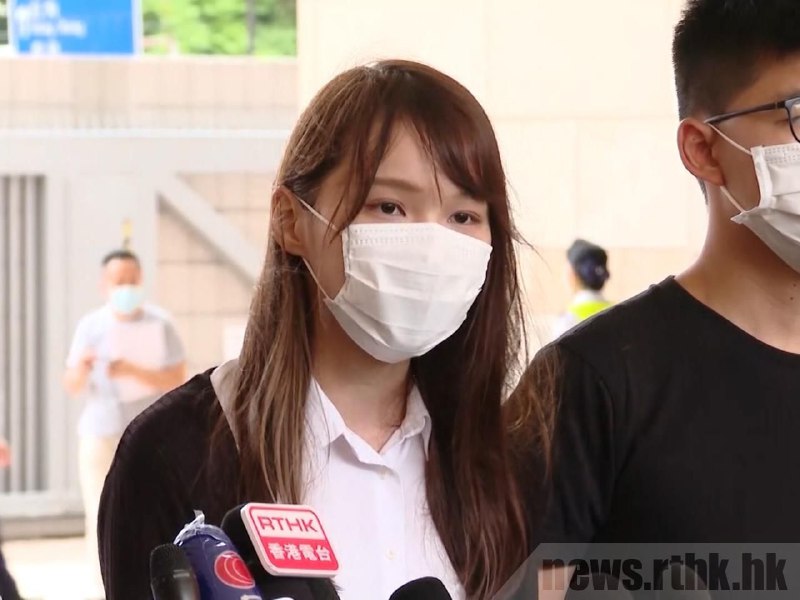前香港众志秘书长黄之锋、前主席林朗彦及前成员周庭，去年6月涉嫌煽惑示威者包围警总，周庭早前承认煽惑及参与未经批准集结两项罪名，黄之锋及林朗彦则不认罪，案件在西九龙裁判法院处理，将押后周庭的判刑至12月1日，并将黄之锋及林朗彦的审讯排期在11月下旬至12月初处理