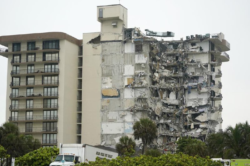 美国佛罗里达州海滨公寓楼倒塌事件已造成4人死亡，目前仍有159人下落不明，预计死亡人数还将继续上升