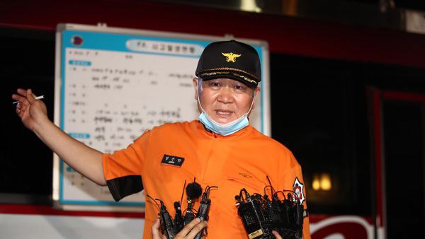 当地警方与消防部门正在搜寻首尔市长朴元淳的下落，并于当地时间今晚10点30分展开第二轮搜索