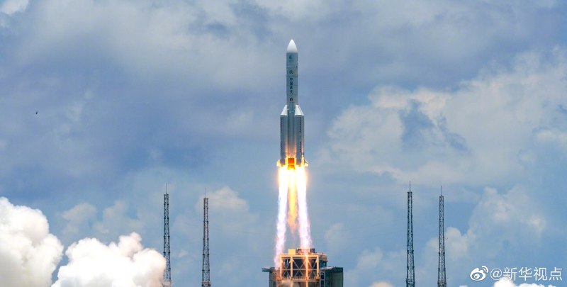 长征五号遥四运载火箭飞行2000多秒后，成功将中国国首次火星探测任务“天问一号”探测器送入预定轨道，开启火星探测之旅，迈出了中国自主开展行星探测的第一步