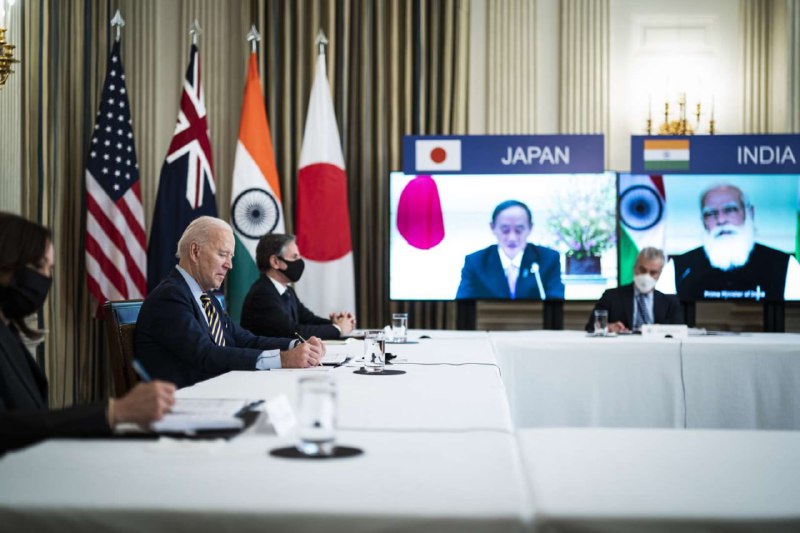 美国、日本、澳大利亚、印度四国领导人12日举行视频会议，四国领导人在会议上承诺要打造一个自由开放的印太地区，在海上、网络和经济安全等方面展开合作