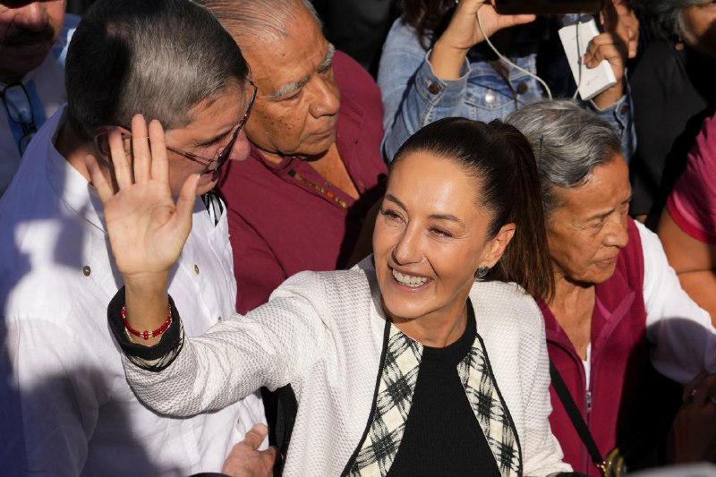 墨西哥执政党国家复兴运动党所在竞选联盟总统候选人克劳迪娅·辛鲍姆3日凌晨在首都墨西哥城宣布赢得总统选举