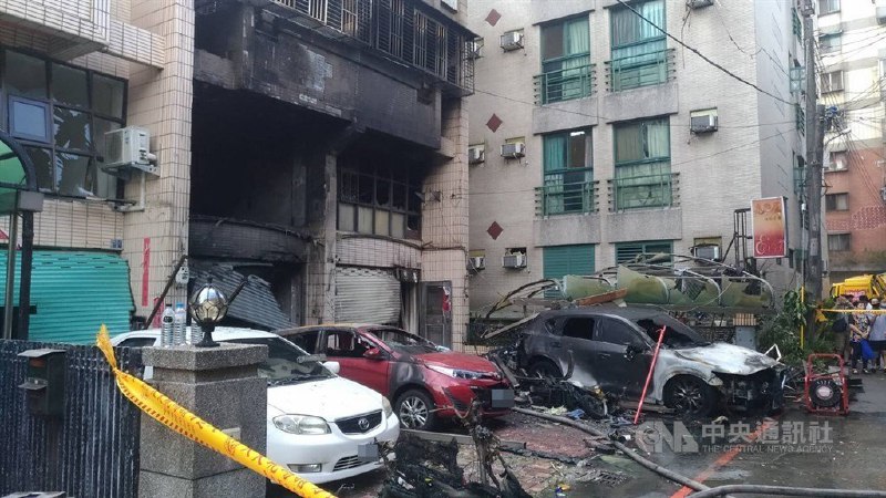 台中市邻近东海大学的东海别墅商圈一处透天厝今天清晨发生气爆酿4死1伤