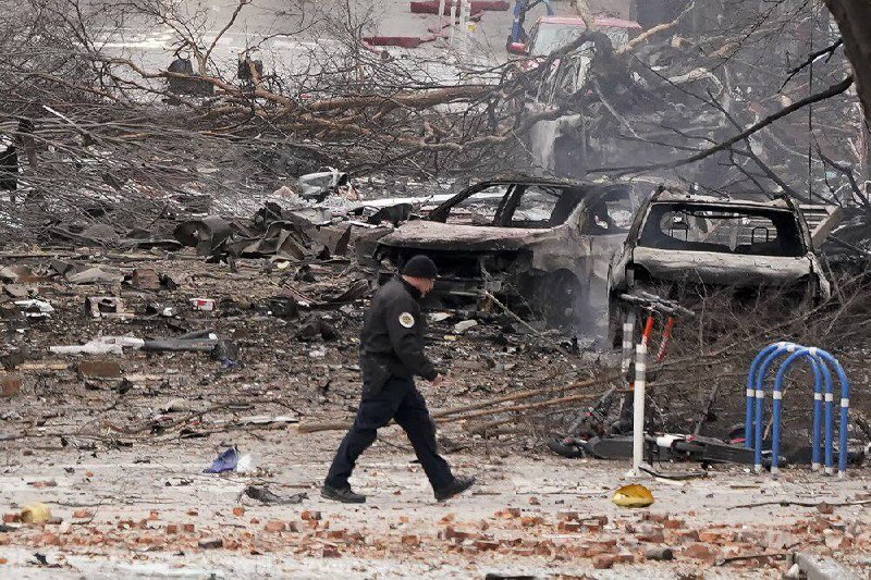 美国纳什维尔市中心的爆炸事件已有3人受伤，伤者情况稳定，现场发现疑似遗骸的组织