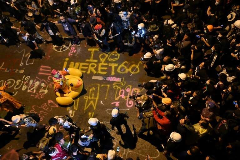 周三，泰国国会否决了亲民主团体推动的旨在减少国王权力的宪法修正案