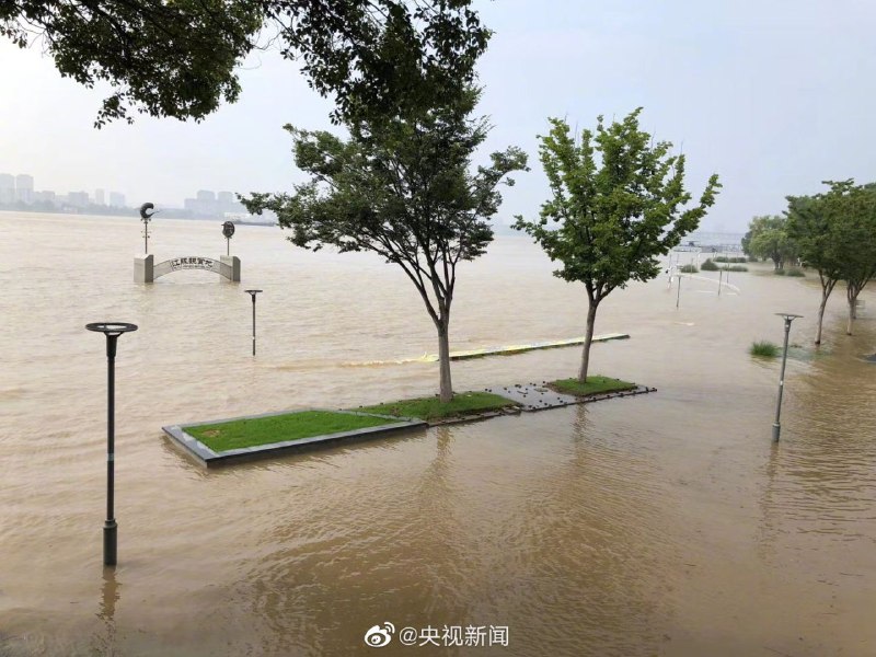 江苏省水利厅及江苏省预警信息发布中心今天发布：7月18日9时升级长江南京段洪水红色预警