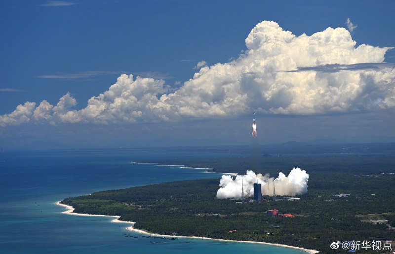 长征五号遥四运载火箭飞行2000多秒后，成功将中国国首次火星探测任务“天问一号”探测器送入预定轨道，开启火星探测之旅，迈出了中国自主开展行星探测的第一步