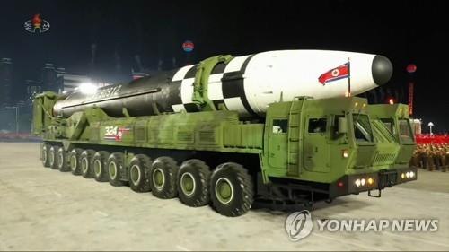 朝鲜劳动党成立75周年阅兵式10日零时起在平壤金日成广场举行，朝鲜国务委员会委员长金正恩出席阅兵式，并发表讲话