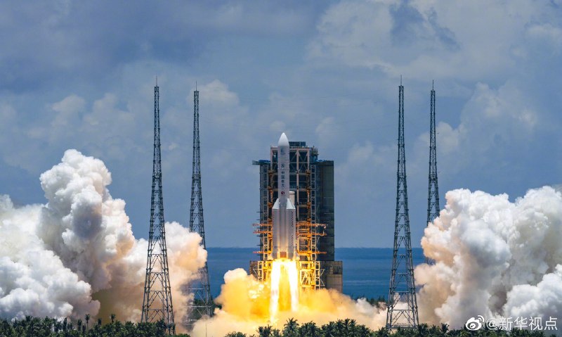 长征五号遥四运载火箭飞行2000多秒后，成功将中国国首次火星探测任务“天问一号”探测器送入预定轨道，开启火星探测之旅，迈出了中国自主开展行星探测的第一步