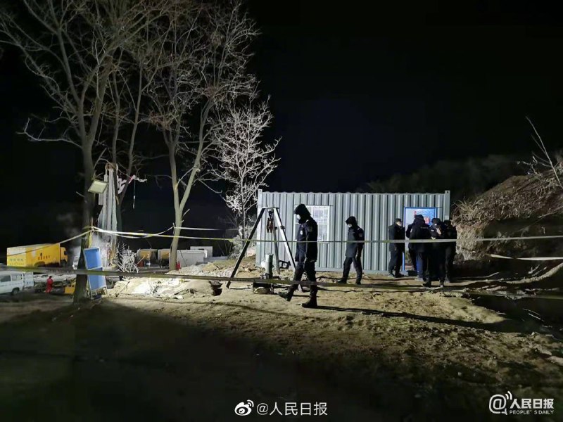 人民日报记者从山东栖霞笏山金矿救援指挥部现场获悉，1月20日晚，救援指挥部与井下5中段被困矿工电话沟通并反复确认，5中段一名伤势危重矿工已无生命迹象