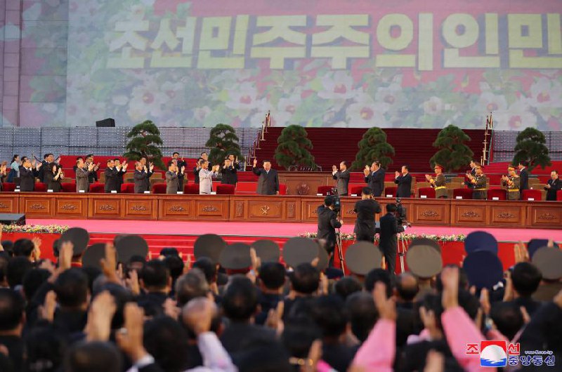 朝鲜建政（九九节）75周年阅兵式活动8日晚在首都平壤金日成广场举行