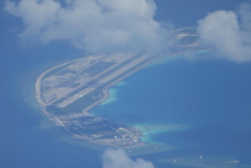 美国印太司令部司令约翰·阿奎利诺周日表示，中国已在有争议的南中国海建造的几个岛屿中的至少三个完全军事化