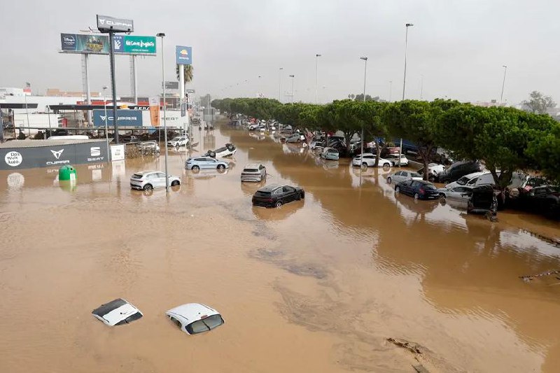 西班牙巴伦西亚、卡斯蒂利亚-拉曼查等地因暴雨引发洪水，造成至少95人死亡