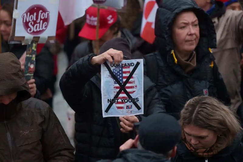 特朗普1月17日宣布，将从2月1日起对来自丹麦、挪威、瑞典、法国、德国、荷兰、芬兰和英国的商品加征10%的进口关税，税率将从6月1日起提高至25%，直至美国能够达成“全面、彻底购买格陵兰岛”的协议