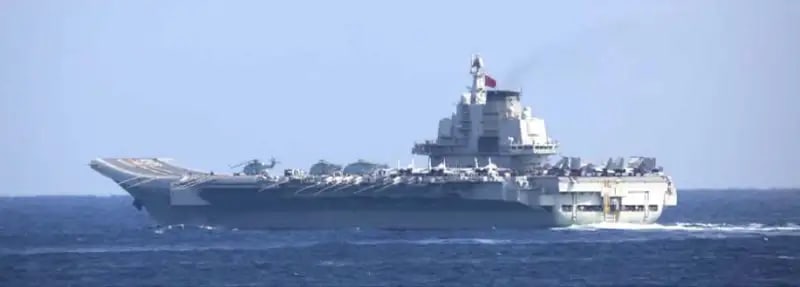 日本防卫省统合幕僚监部21日发布消息称，发现经冲绳驶入太平洋的中国海军航母“辽宁舰”19日在冲绳县北大东岛以东约300公里附近实施了舰载战机的起降