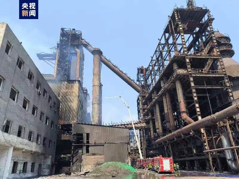 22日7时55分，辽宁营口钢铁有限公司一高炉发生烫伤事故，造成4人抢救无效死亡，5人在院救治