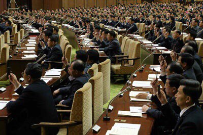 据朝中社13日报道，朝鲜第14届最高人民会议第三次会议12日举行，此次会议撤换超过三分之一的国务委员会委员