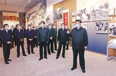 中共中央总书记习近平与全体政治局常委参观抗美援朝70周年纪念