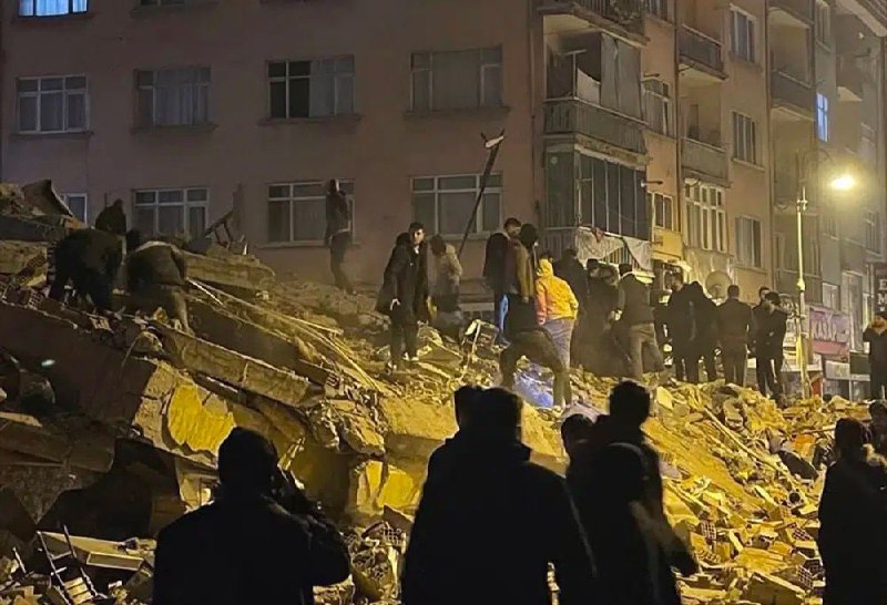 发生在土耳其和叙利亚的强震造成至少360人死亡
