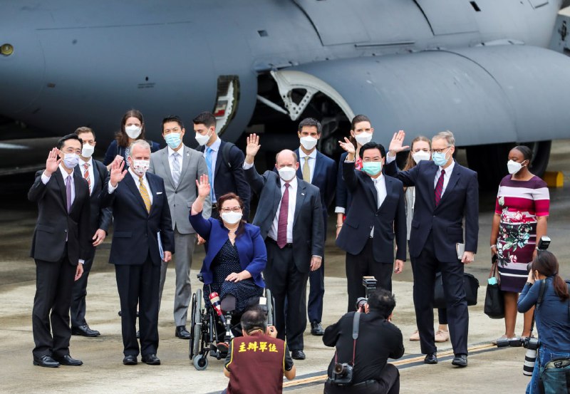 美国参议员塔米·达克沃思周日表示，美国将向台湾捐赠75万剂新型冠状病毒疫苗