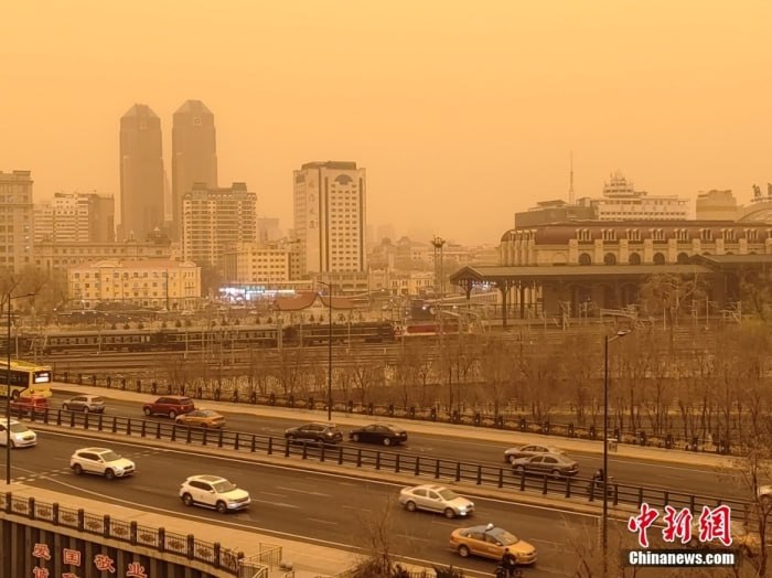 4月9日以来的沙尘天气过程影响中国大陆多地，北方多地PM10峰值浓度超过2000微克/立方米