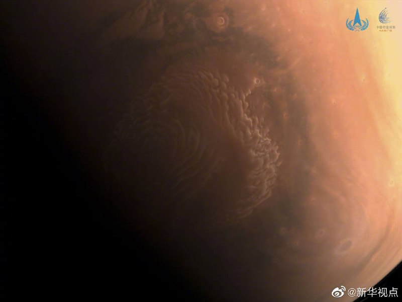 3月4日，国家航天局发布3幅由我国首次火星探测任务“天问一号”探测器拍摄的高清火星影像图，包括2幅全色图像和1幅彩色图像