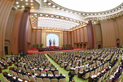 据朝中社13日报道，朝鲜第14届最高人民会议第三次会议12日举行，此次会议撤换超过三分之一的国务委员会委员