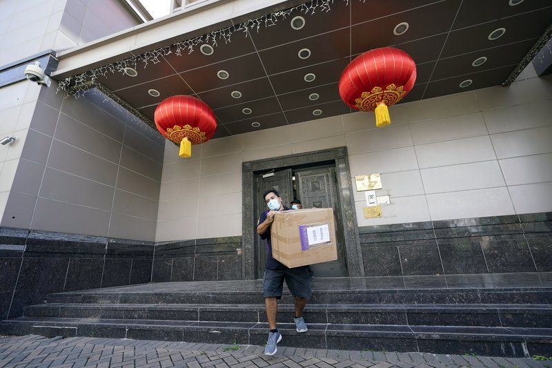 受中美关系进一步恶化影响，亚太股市普遍下跌，沪指跌3.9%，恒指跌2.2%