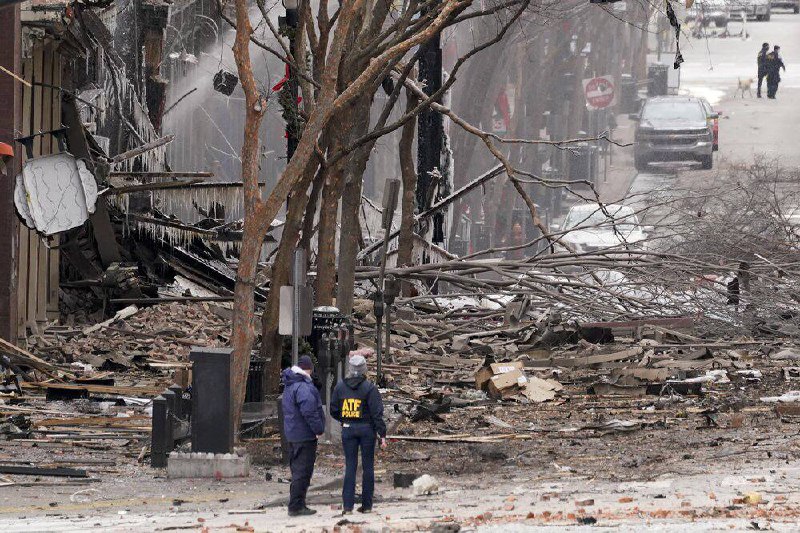 美国纳什维尔市中心的爆炸事件已有3人受伤，伤者情况稳定，现场发现疑似遗骸的组织