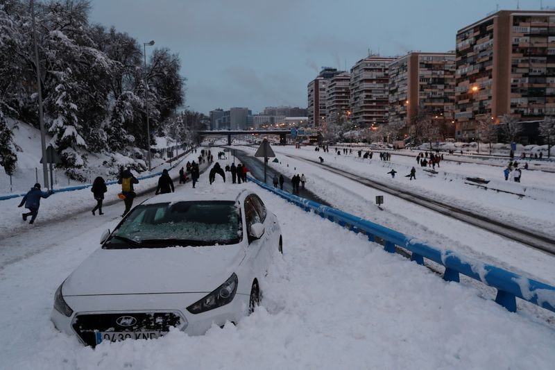 受风暴“菲洛梅娜”影响，西班牙中部地区遭遇数十年来最大降雪，目前已造成4人死亡