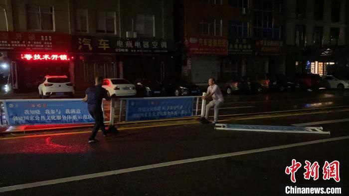 8月4日3时30分前后，今年第四号台风“黑格比”(台风级)在浙江温州乐清沿海登陆，中心附近最大风力13级(38米/秒)，中心最低气压970百帕