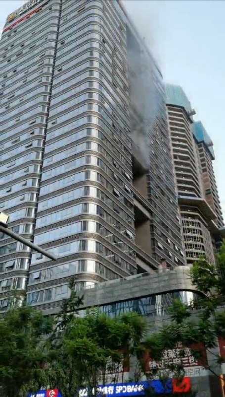 8月3日，成都市高新区莱普敦酒店突发大火
