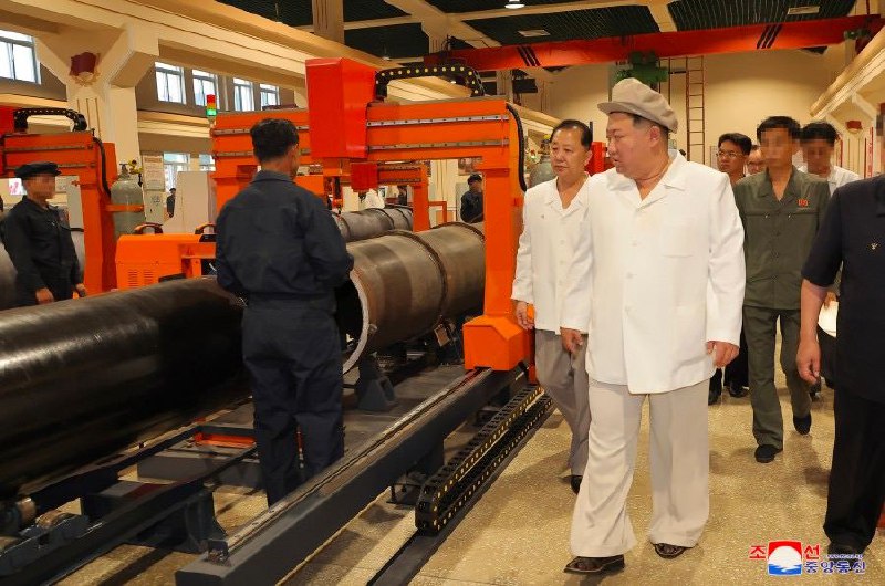 朝鲜国务委员会委员长金正恩3日至5日前往主要军需工厂进行现场指导，了解党的军需工业政策核心目标落实情况