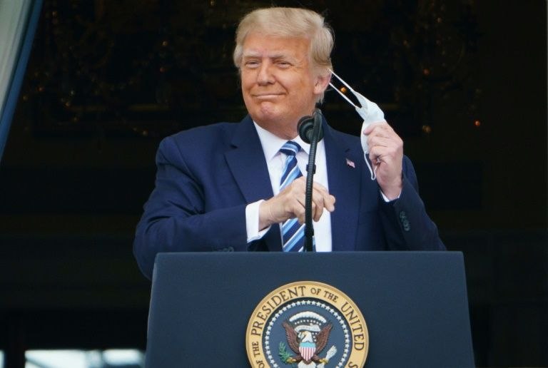 美国总统特朗普周六在白宫举行了一场竞选式的复出活动，召集了数百名支持者