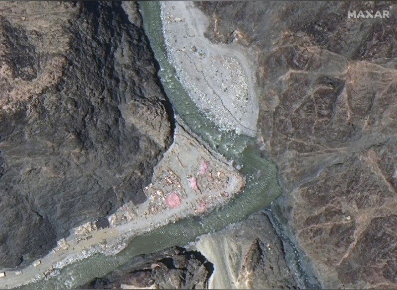 卫星图像显示，解放军重新在加勒万河谷的几个热点地区构建工事