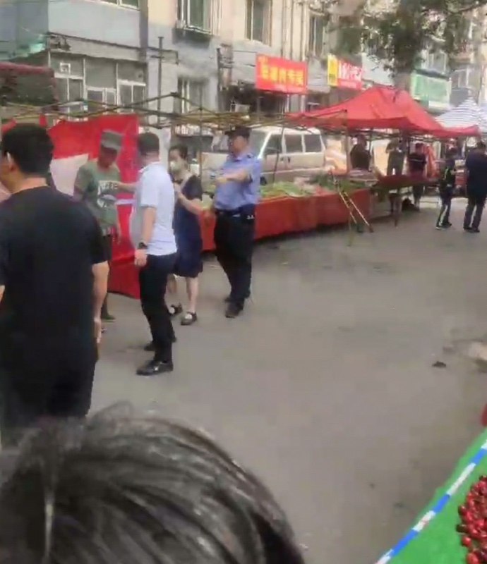 沈阳皇姑区亚明农贸市场7日下午发生凶杀案，造成3人死亡，1人受伤