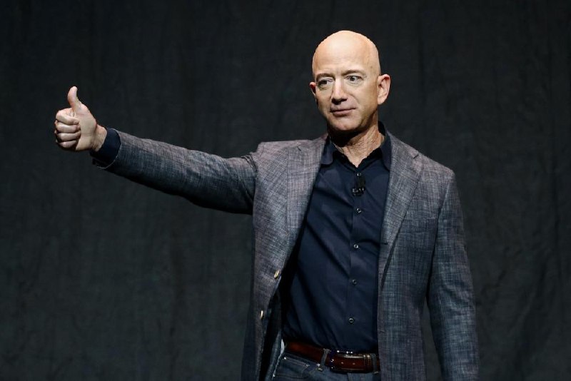 亚马逊CEO杰夫·贝索斯发帖称，他和他的兄弟将于7月20日登上蓝色起源公司的“新谢泼德”（New Shepard）火箭进行太空飞行