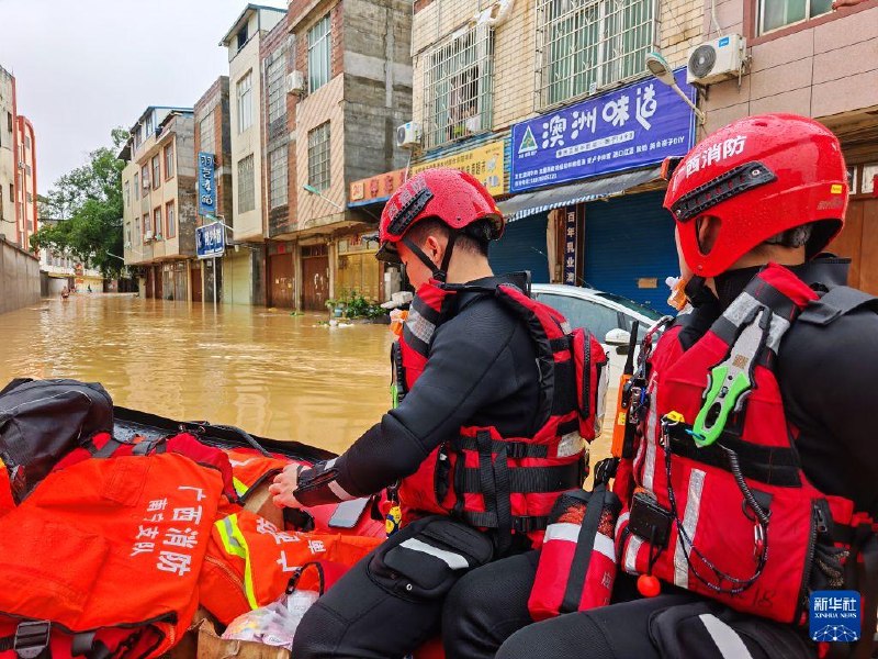广西南宁因水库下游洪涝灾害已致2人死亡，造成约5.5万人受灾，目前采取预警、叫应和转移的方式已疏散4.8万人