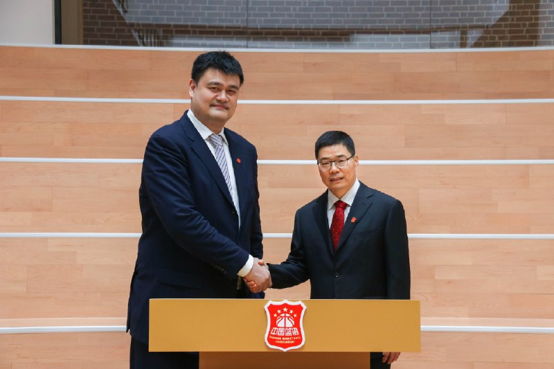 姚明10月31日辞去中国篮球协会主席职务，改由郭振明（篮管中心党委书记）兼任
