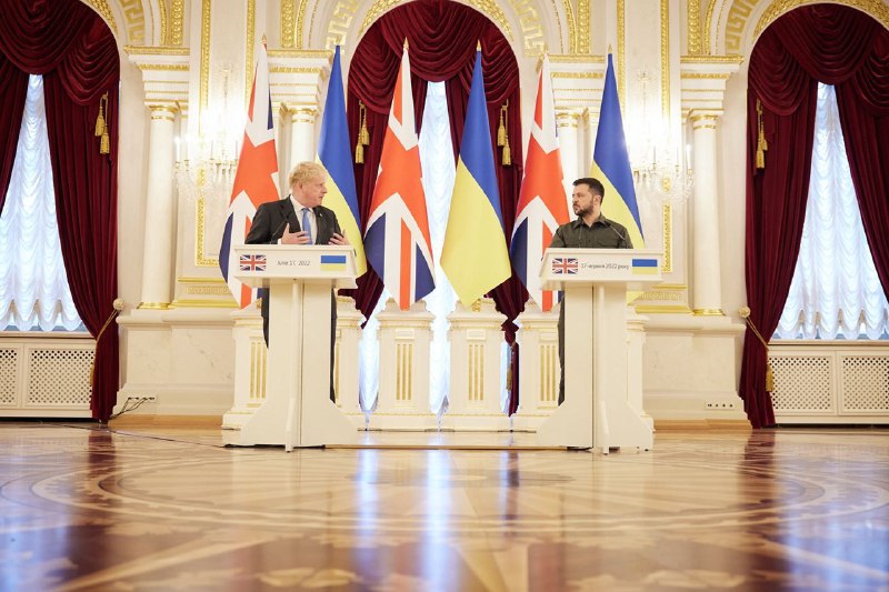 6月17日，英国首相约翰逊第二次突访基辅，与泽连斯基会面