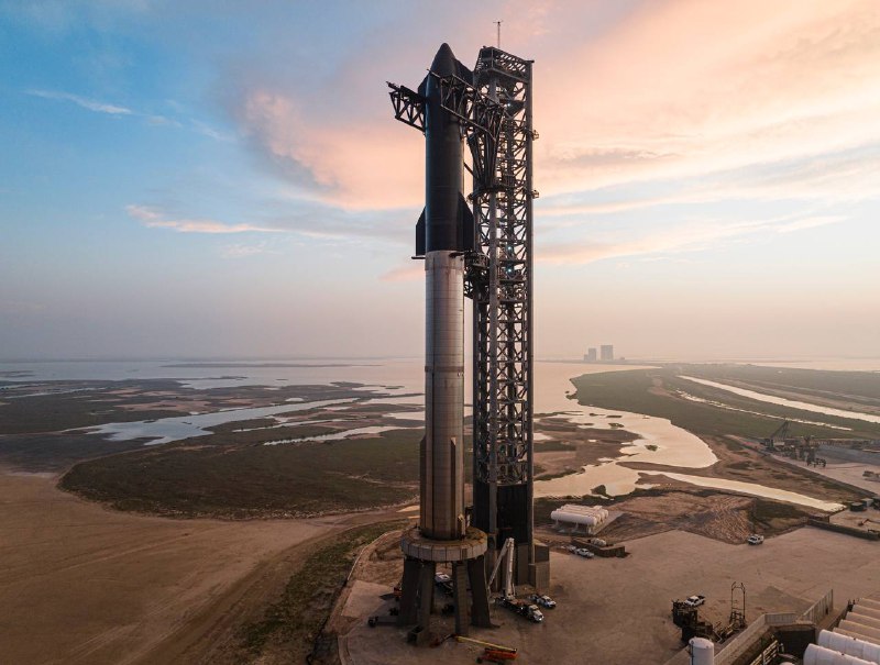 SpaceX公司原定17日发射的“星舰”因疑似压力阀故障推迟发射